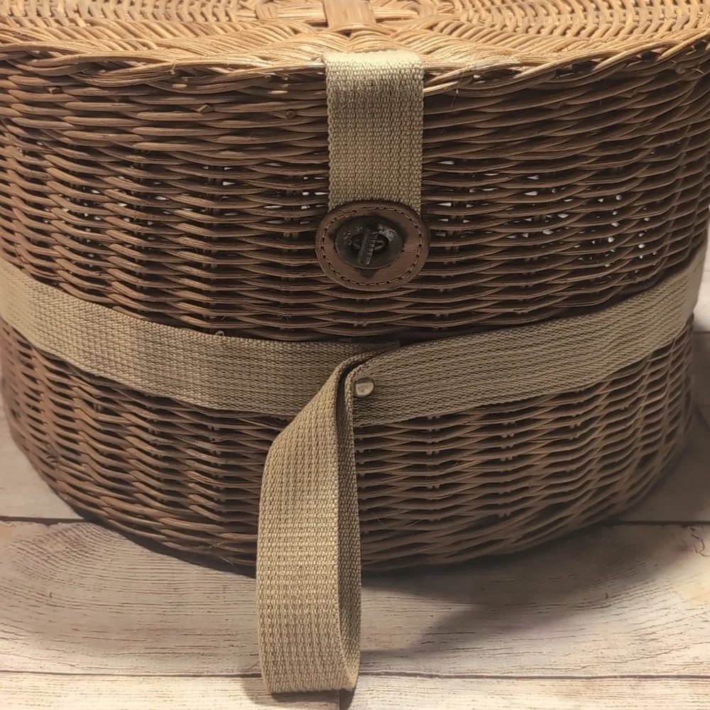 Vintage Round Woven Wicker Basket  Attached Lid Turn Key Closure